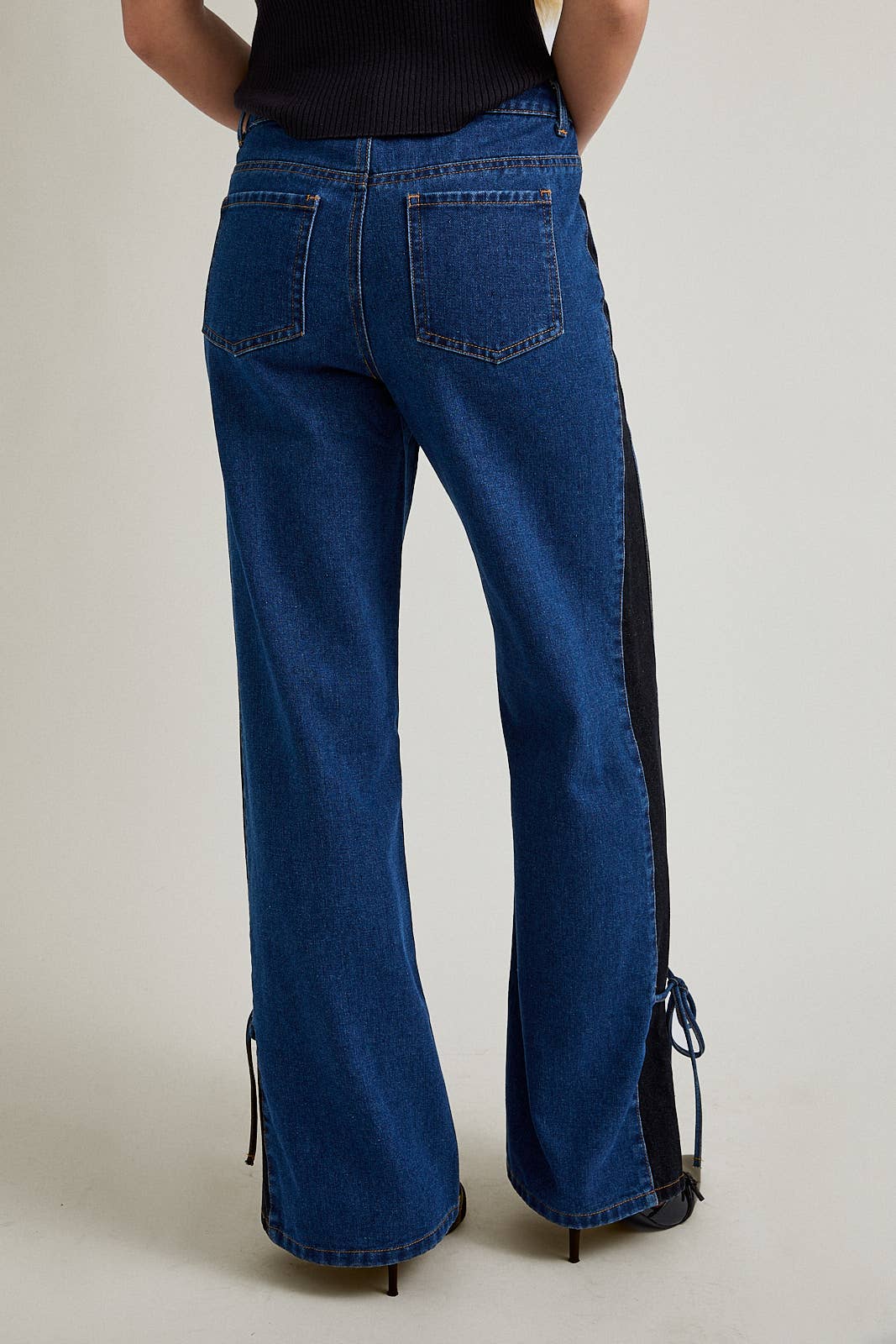 SIDE CONTRAST & BOW DETAIL WIDE PANTS: DENIM-BLACK