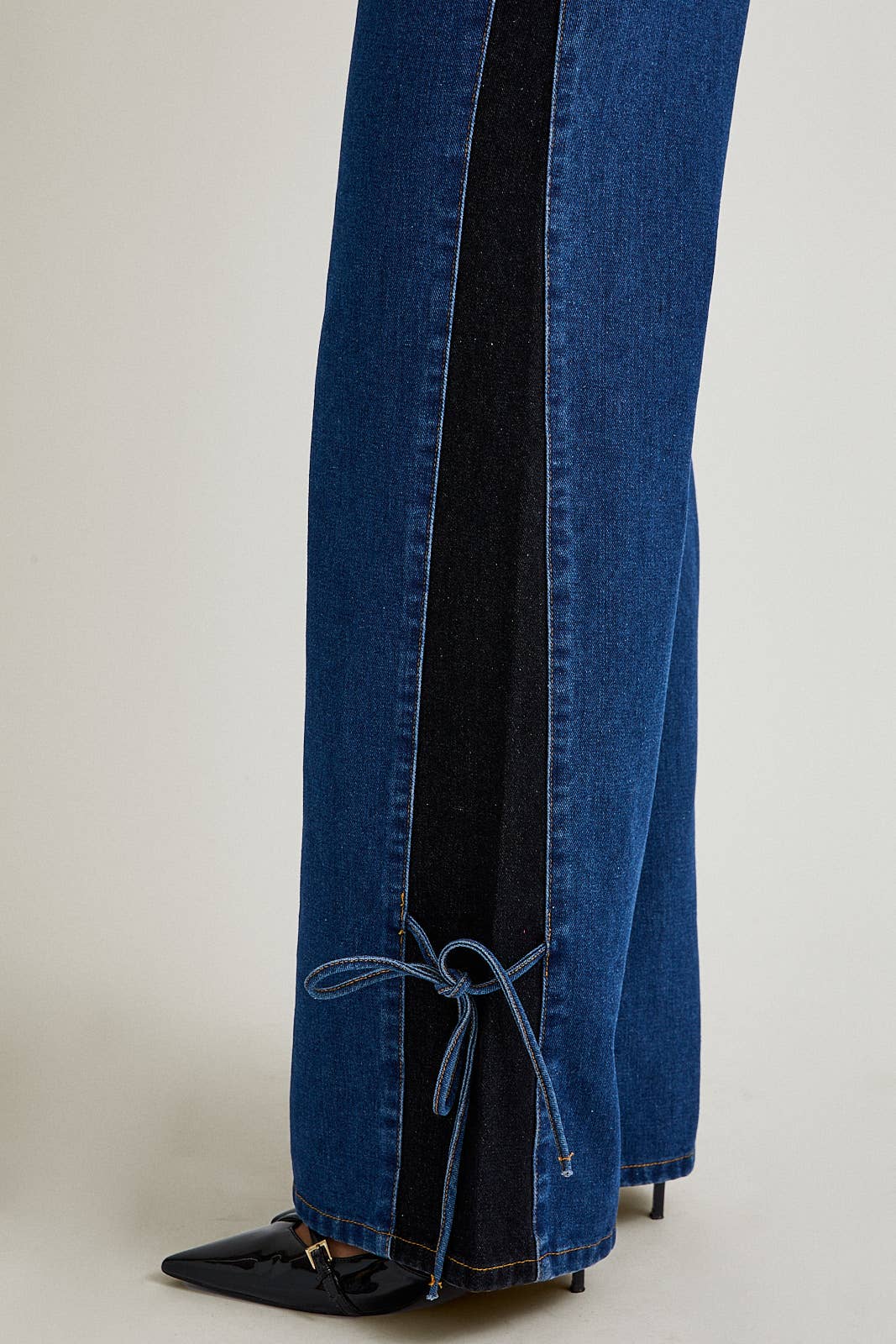 SIDE CONTRAST & BOW DETAIL WIDE PANTS: DENIM-BLACK