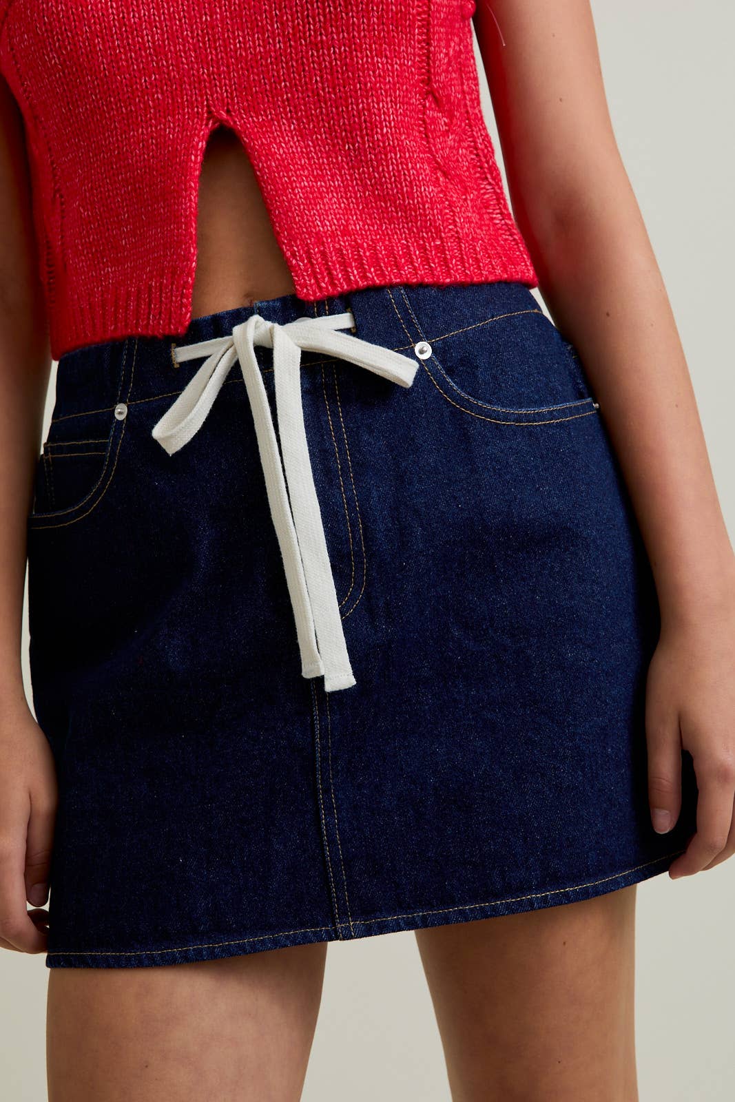 MID-RISE DRAW STRING DETAIL MINI SKIRT: INDIGO