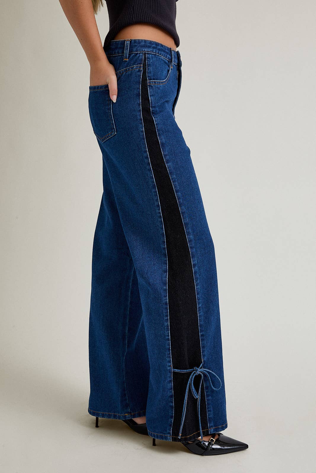 SIDE CONTRAST & BOW DETAIL WIDE PANTS: DENIM-BLACK